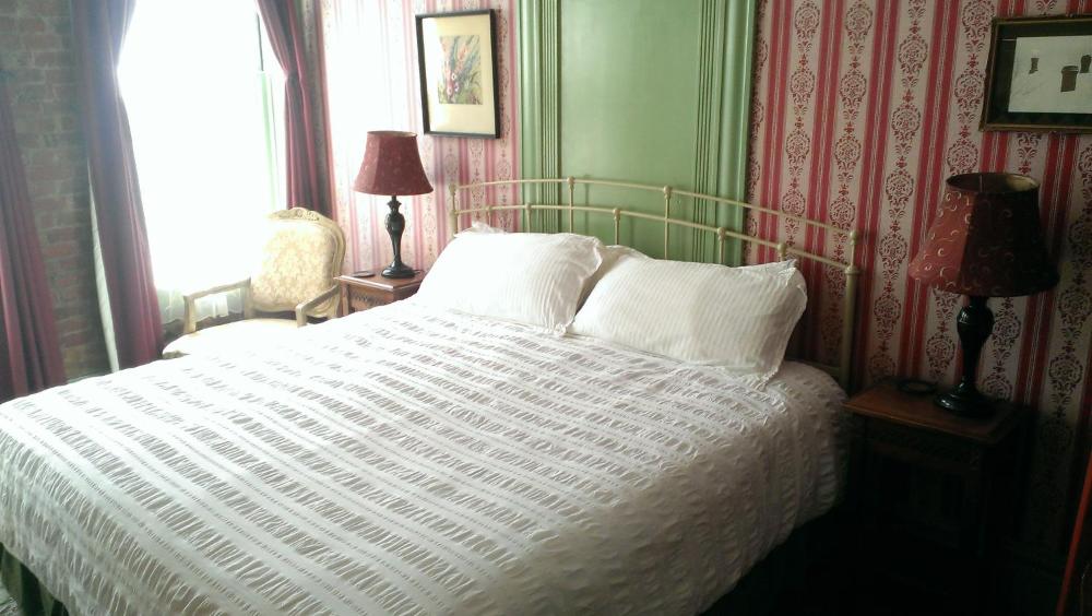 Standard King Room interior